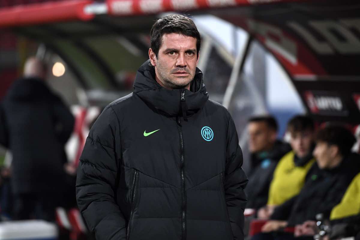Chivu sulla panchina dell'Inter