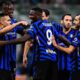 Giocatori dell'Inter esultano dopo un gol
