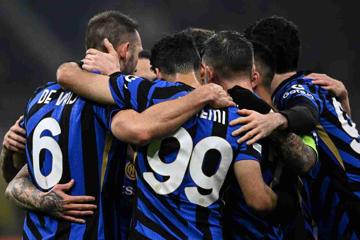 Giocatori dell'Inter esultano dopo un gol