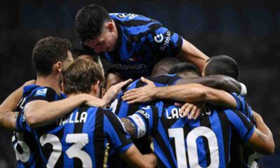 Giocatori dell'Inter che esultano