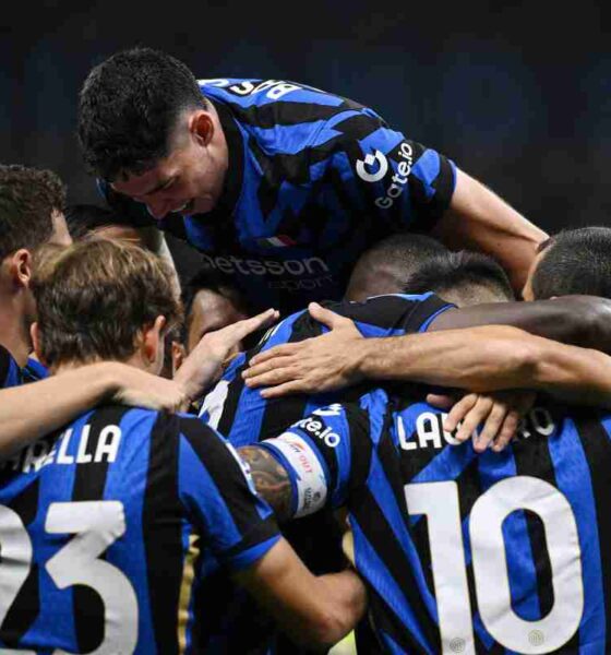 Giocatori dell'Inter che esultano