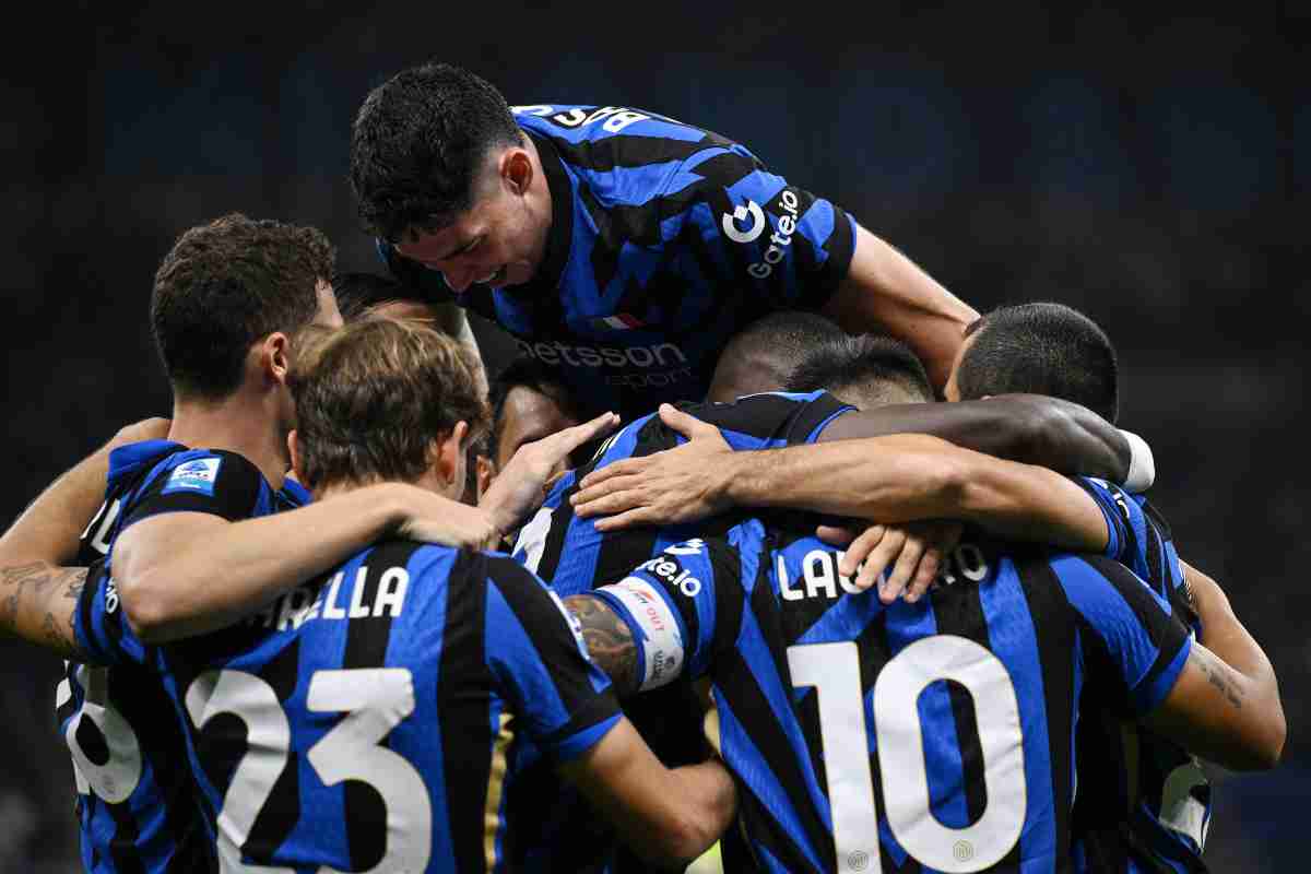 Giocatori dell'Inter che esultano