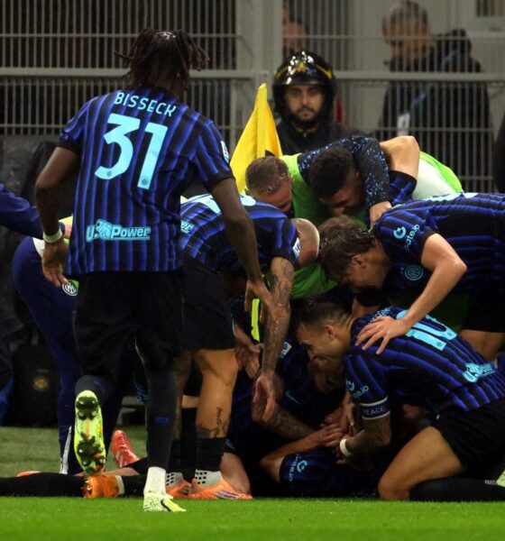 L'Inter festeggia dopo il gol
